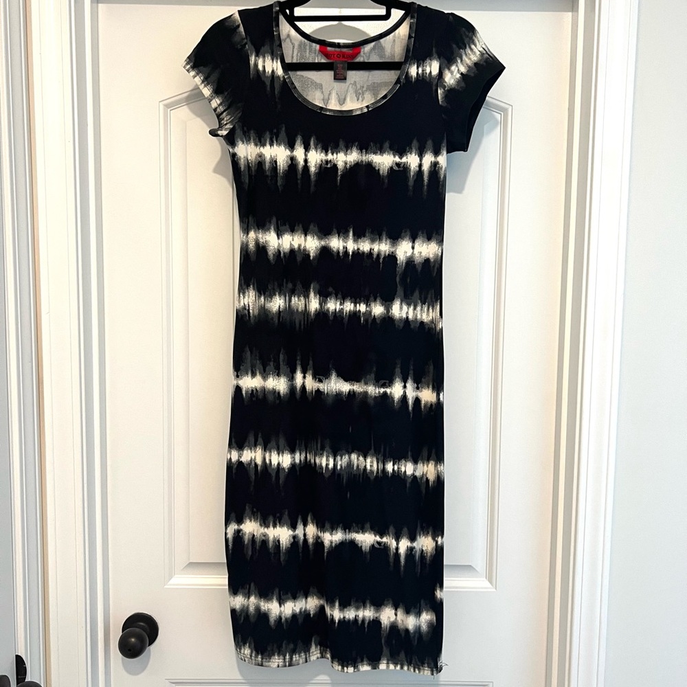 Hot Kiss Tie-Dye Juniors Fitted Dress. Junior Size- Medium.